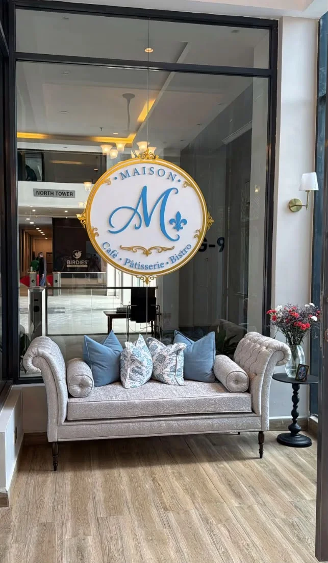 Maison's crest etched on the window glass
