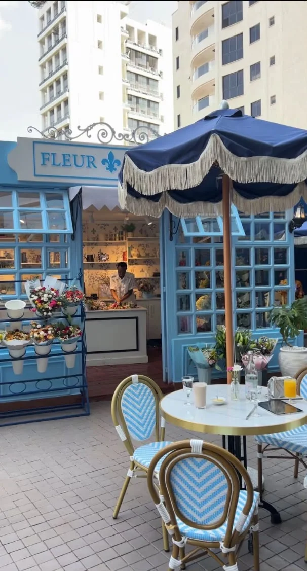 The Maison terrace kiosk by the walkway